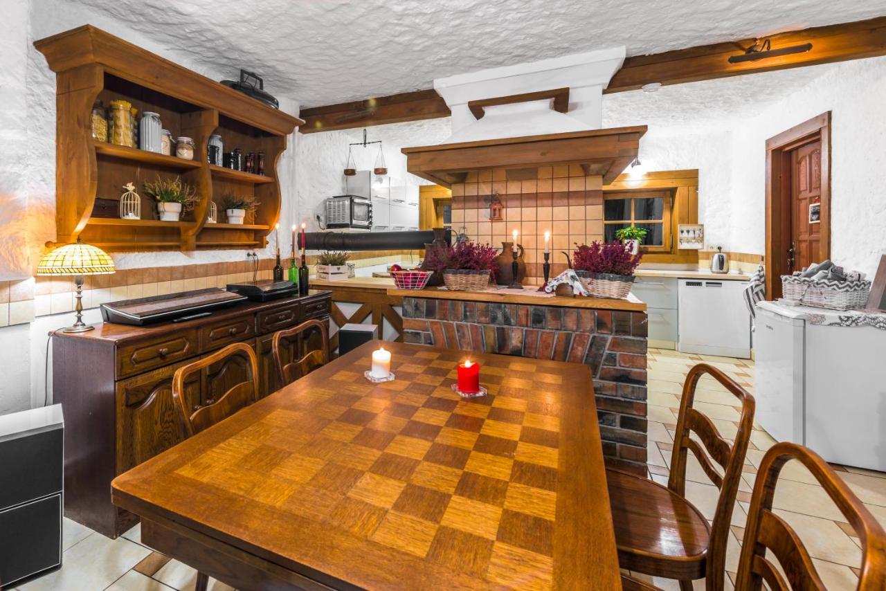 Hôtel Dworek Wiktorowo à Budki Petrykowskie Extérieur photo